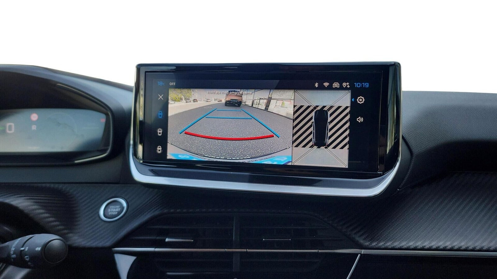 Grå Peugeot e-208 fra 2025