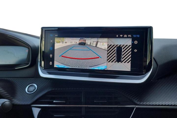 Grå Peugeot e-208 fra 2025