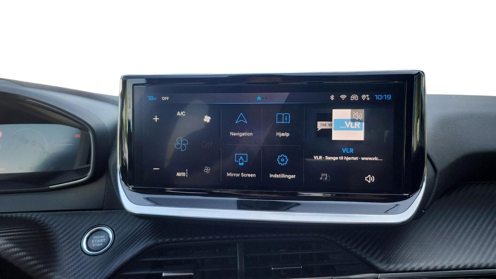 Grå Peugeot e-208 fra 2025