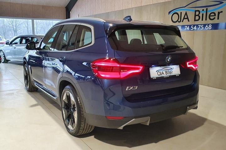 Blå BMW iX3 fra 2021