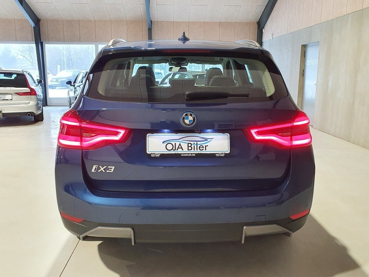 Blå BMW iX3 fra 2021