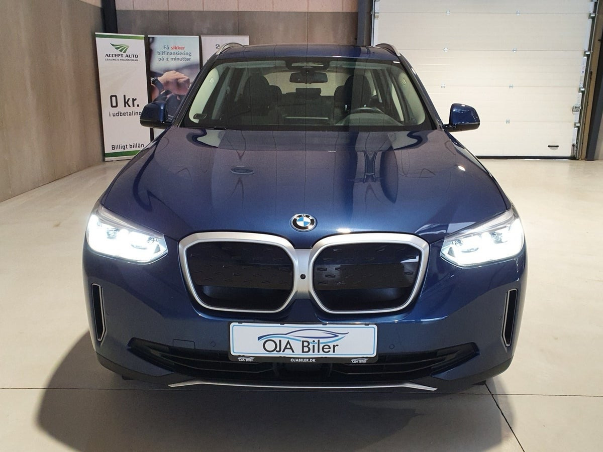 Blå BMW iX3 fra 2021