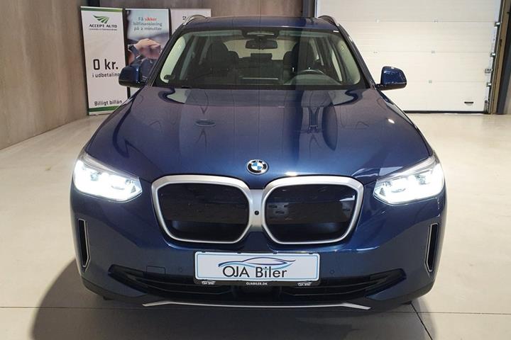 Blå BMW iX3 fra 2021