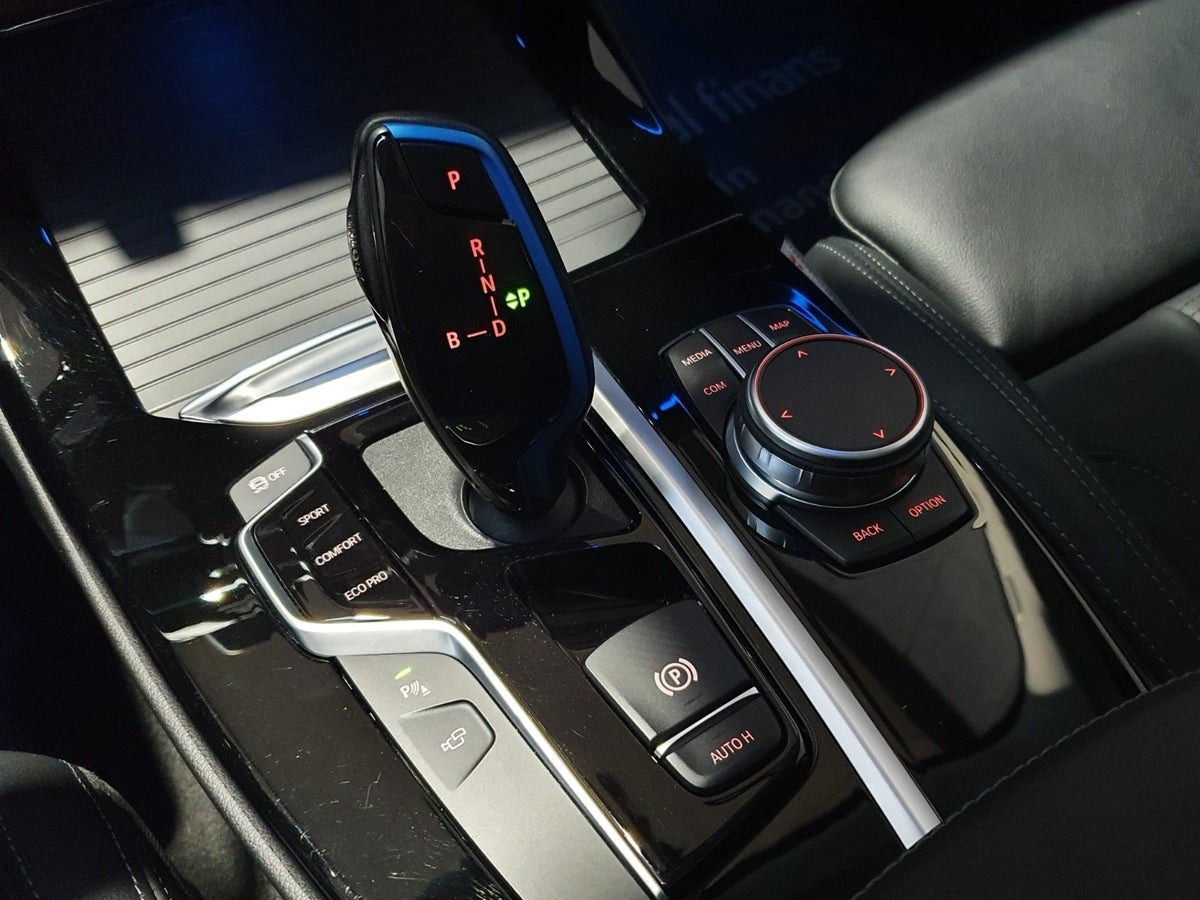 Blå BMW iX3 fra 2021