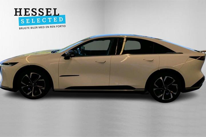 Hvid Mazda 6e fra 2025