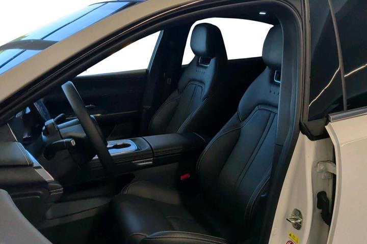 Hvid Mazda 6e fra 2025