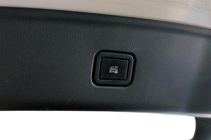 Hvid Mazda 6e fra 2025