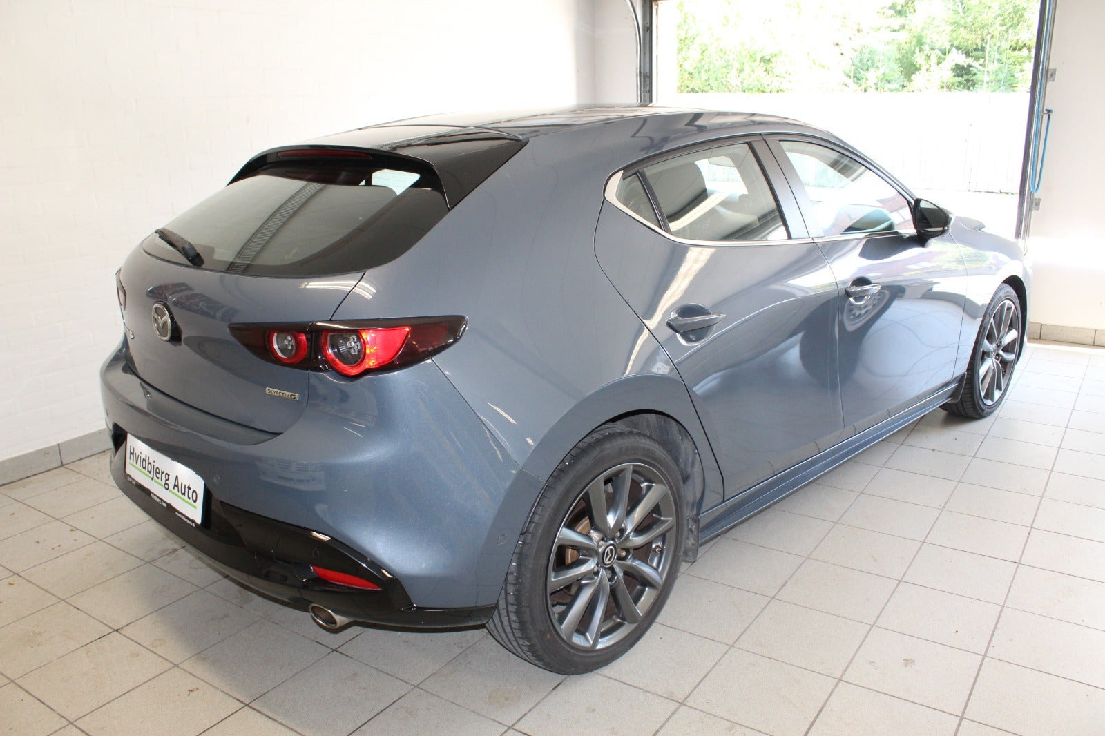 Grå Mazda 3 fra 2019