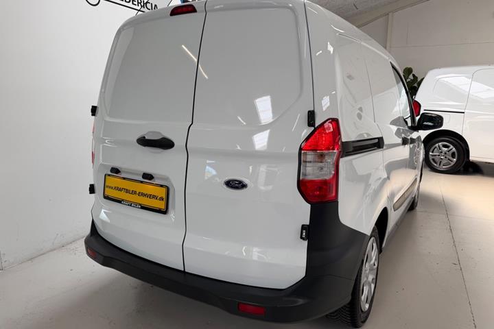 Hvid Ford Transit Courier fra 2020