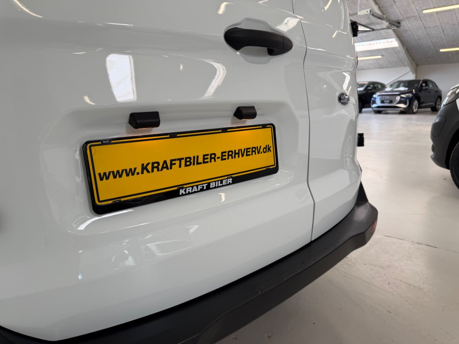 Hvid Ford Transit Courier fra 2020
