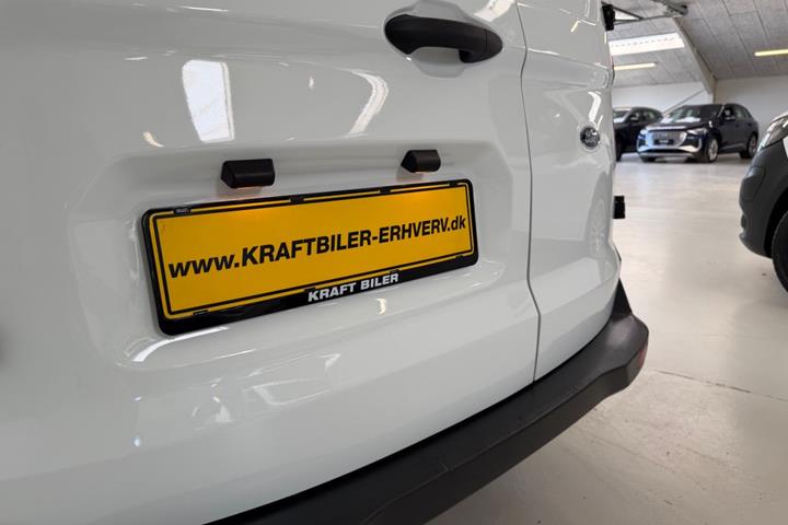 Hvid Ford Transit Courier fra 2020