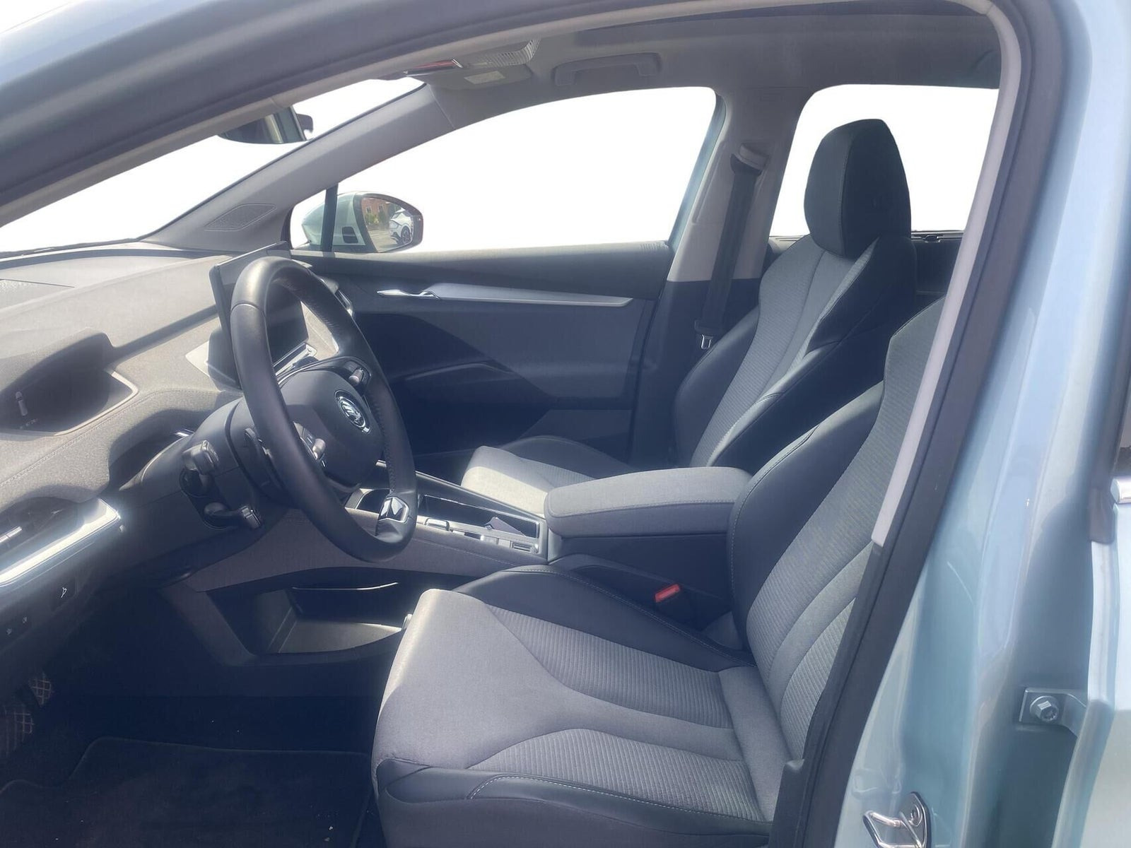 Grå Skoda Enyaq fra 2024