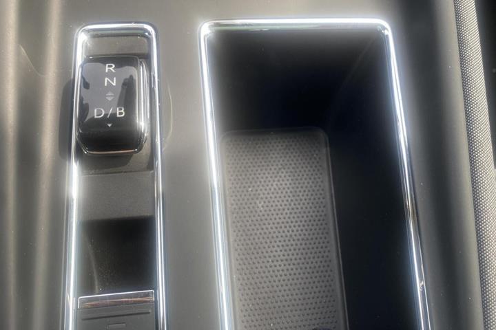 Grå Skoda Enyaq fra 2024