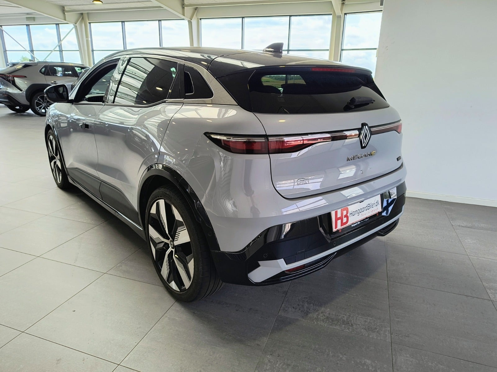 Grå Renault Megane E-Tech fra 2023