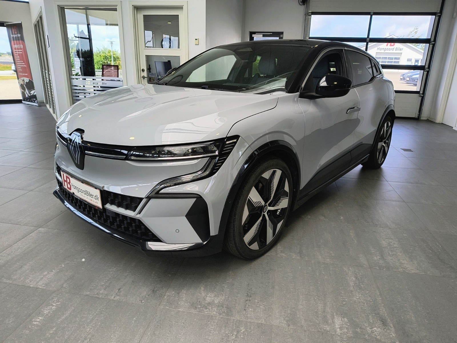 Grå Renault Megane E-Tech fra 2023