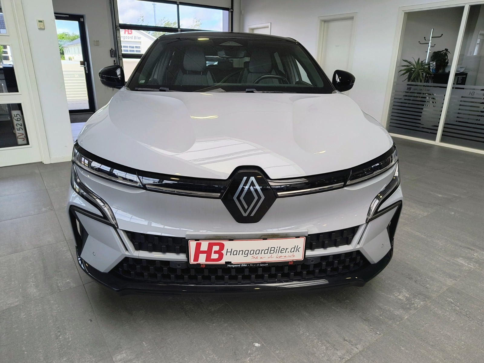 Grå Renault Megane E-Tech fra 2023