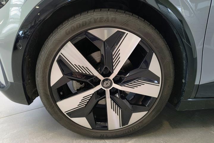 Grå Renault Megane E-Tech fra 2023