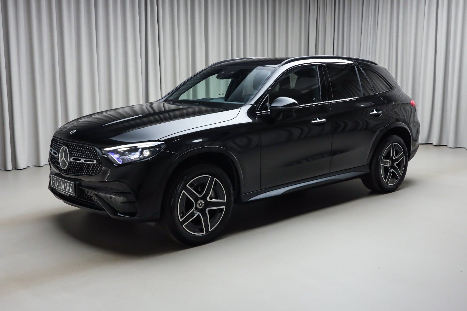 Sort Mercedes GLC300 de fra 2024