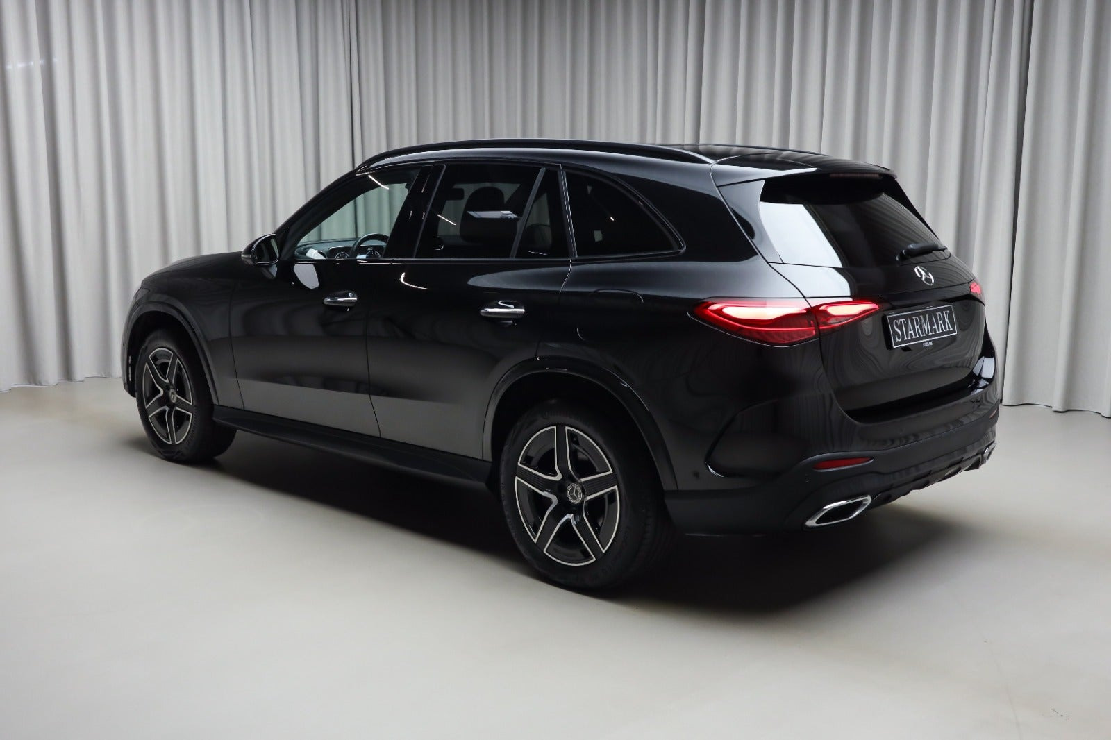 Sort Mercedes GLC300 de fra 2024