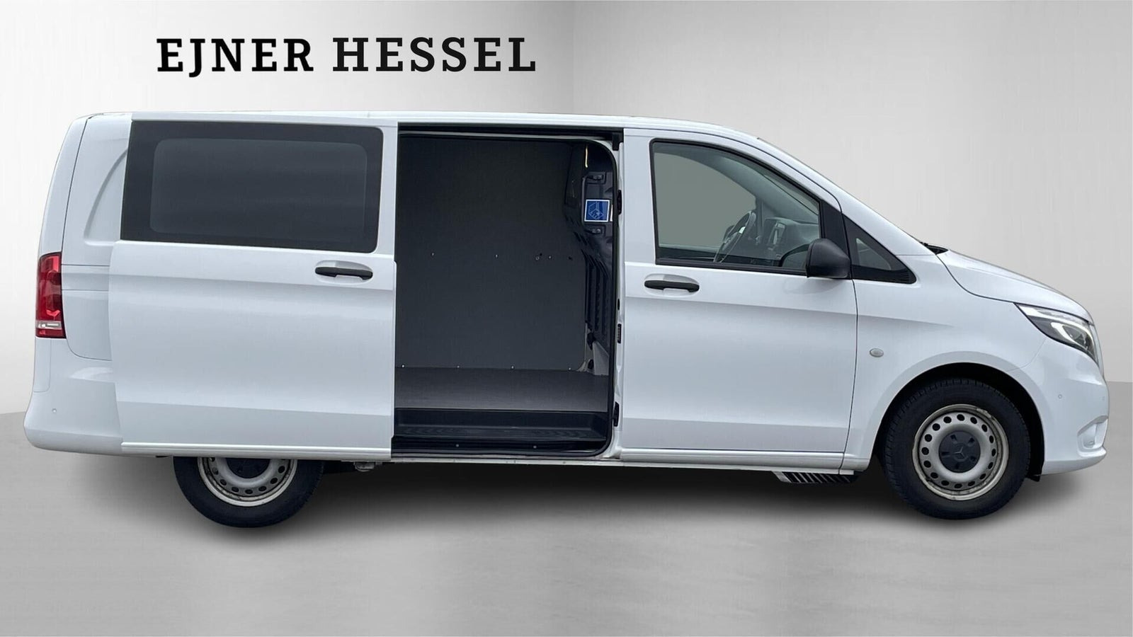 Hvid Mercedes Vito 114 fra 2022