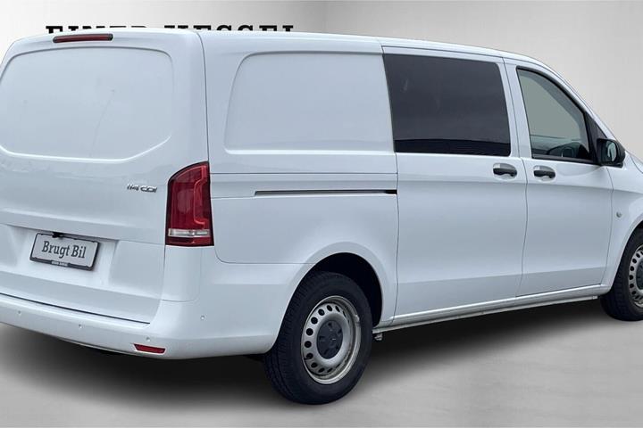 Hvid Mercedes Vito 114 fra 2022