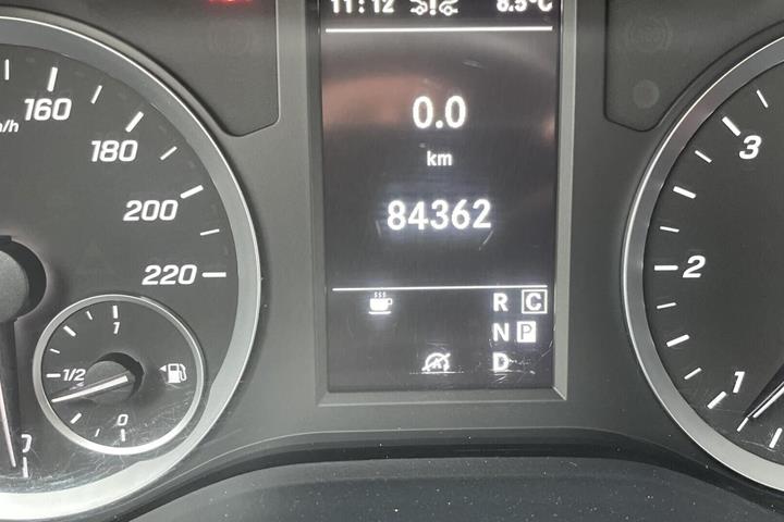 Hvid Mercedes Vito 114 fra 2022