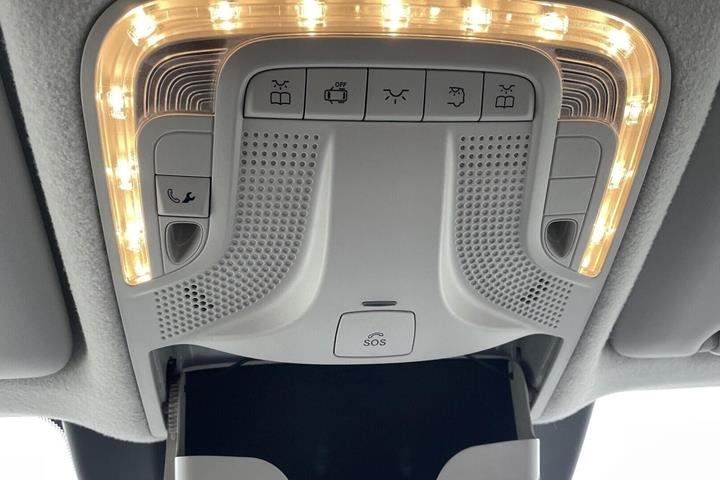Hvid Mercedes Vito 114 fra 2022