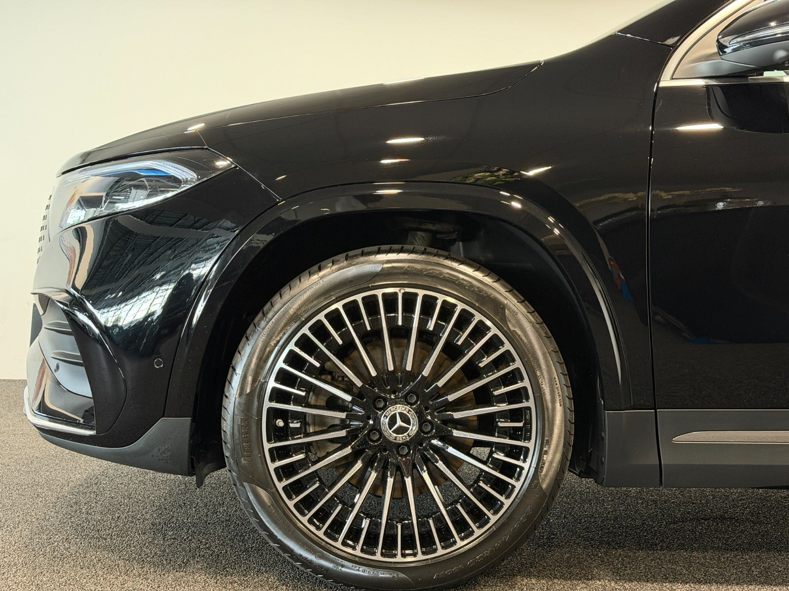 Sort Mercedes EQA250+ fra 2024