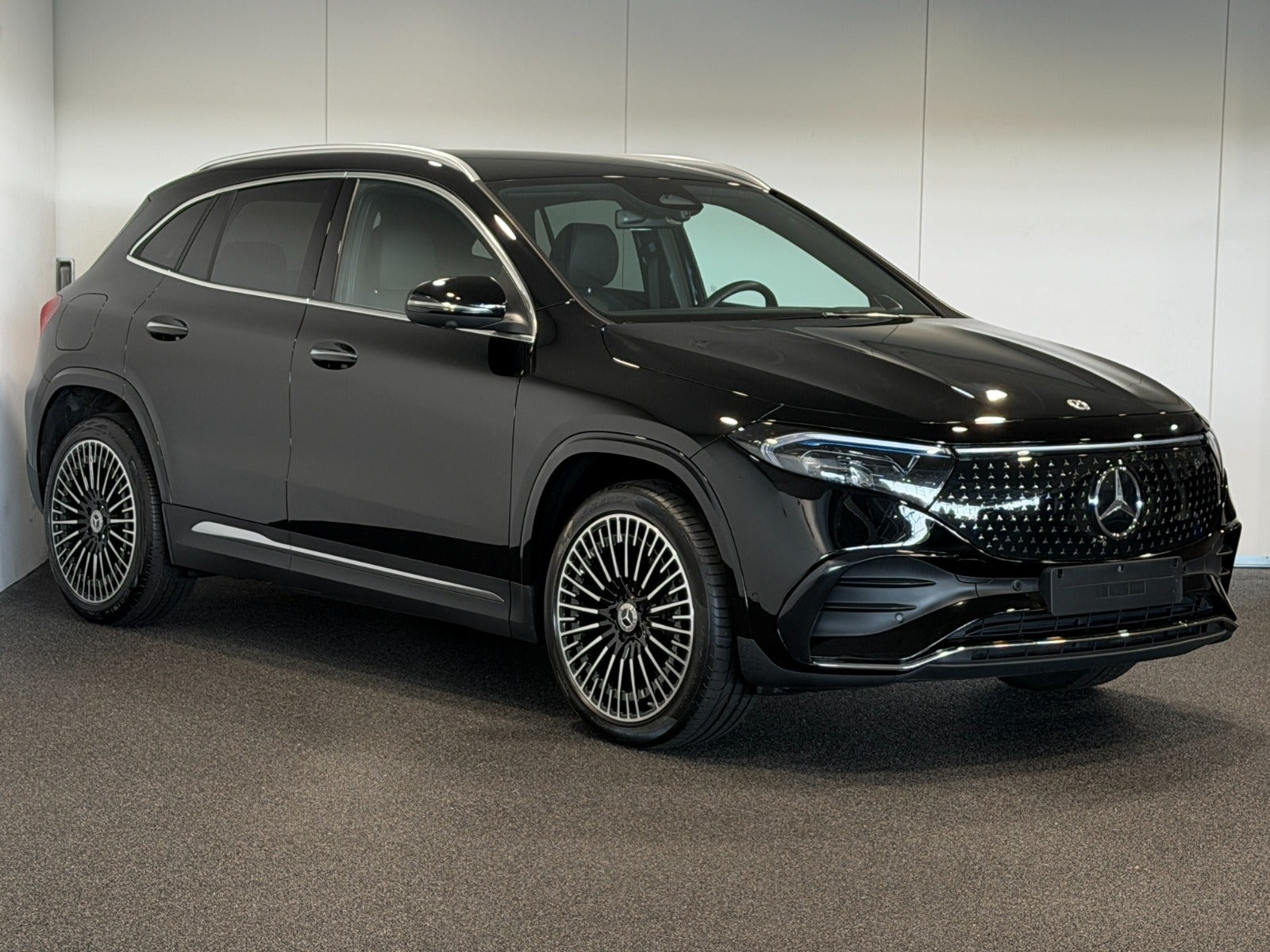 Sort Mercedes EQA250+ fra 2024