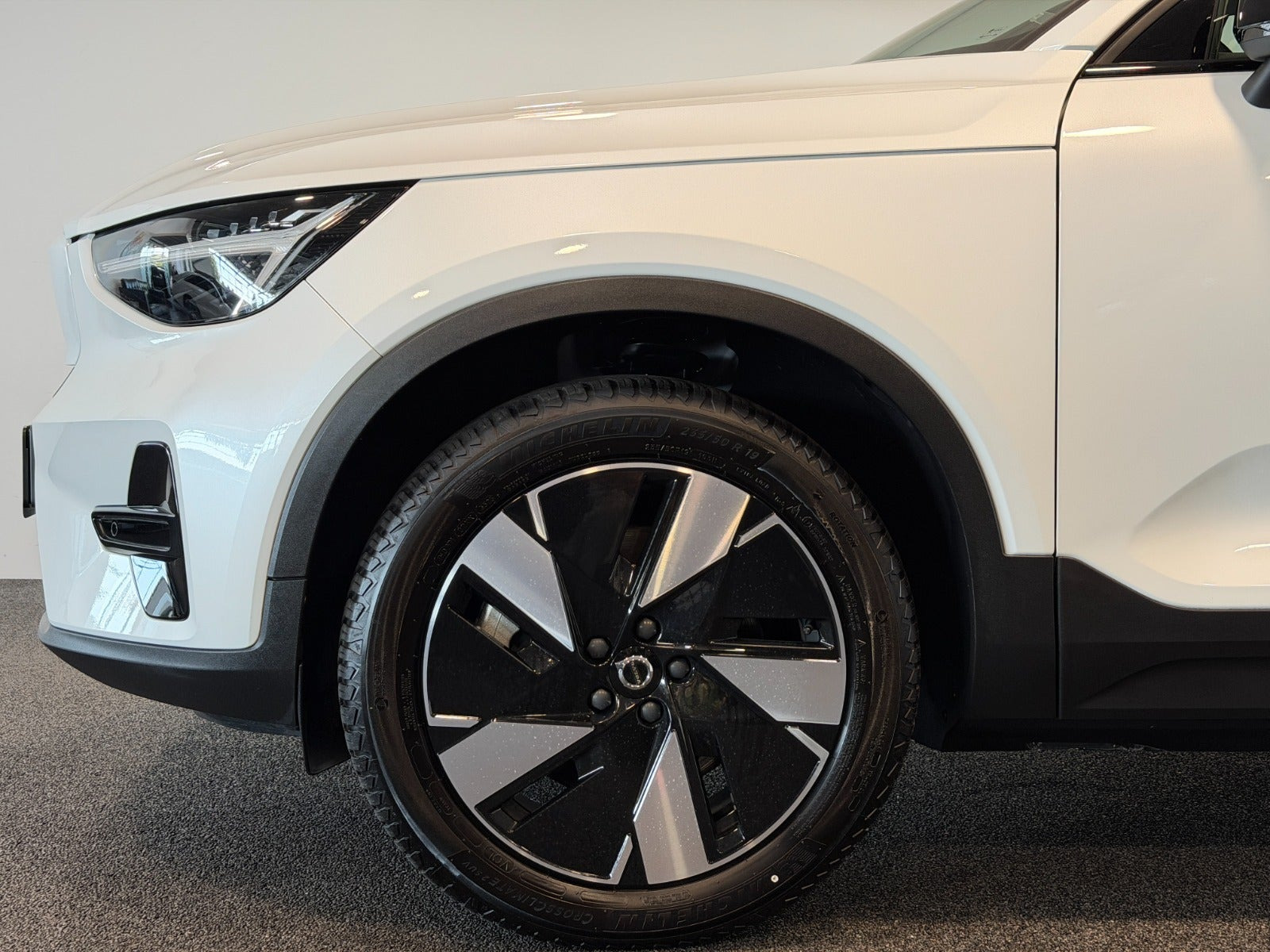 Hvid Volvo C40 fra 2024