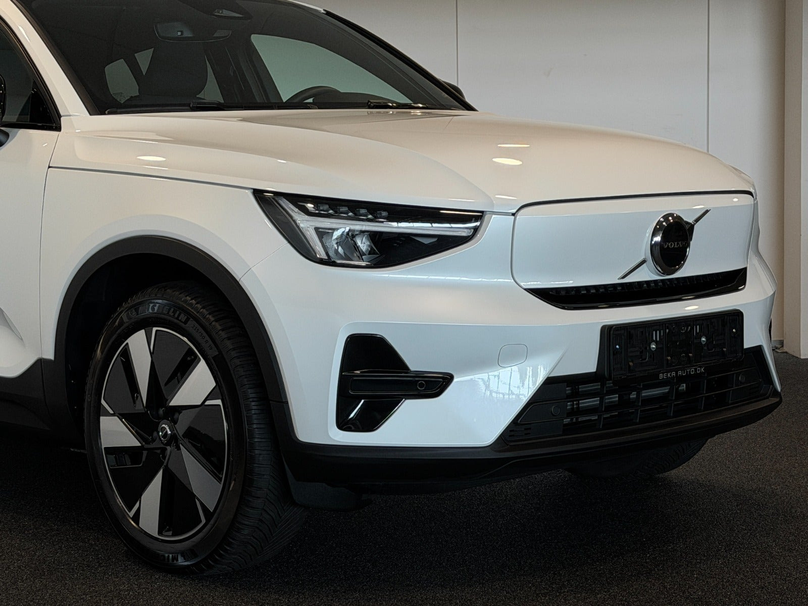 Hvid Volvo C40 fra 2024