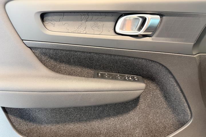 Hvid Volvo C40 fra 2024