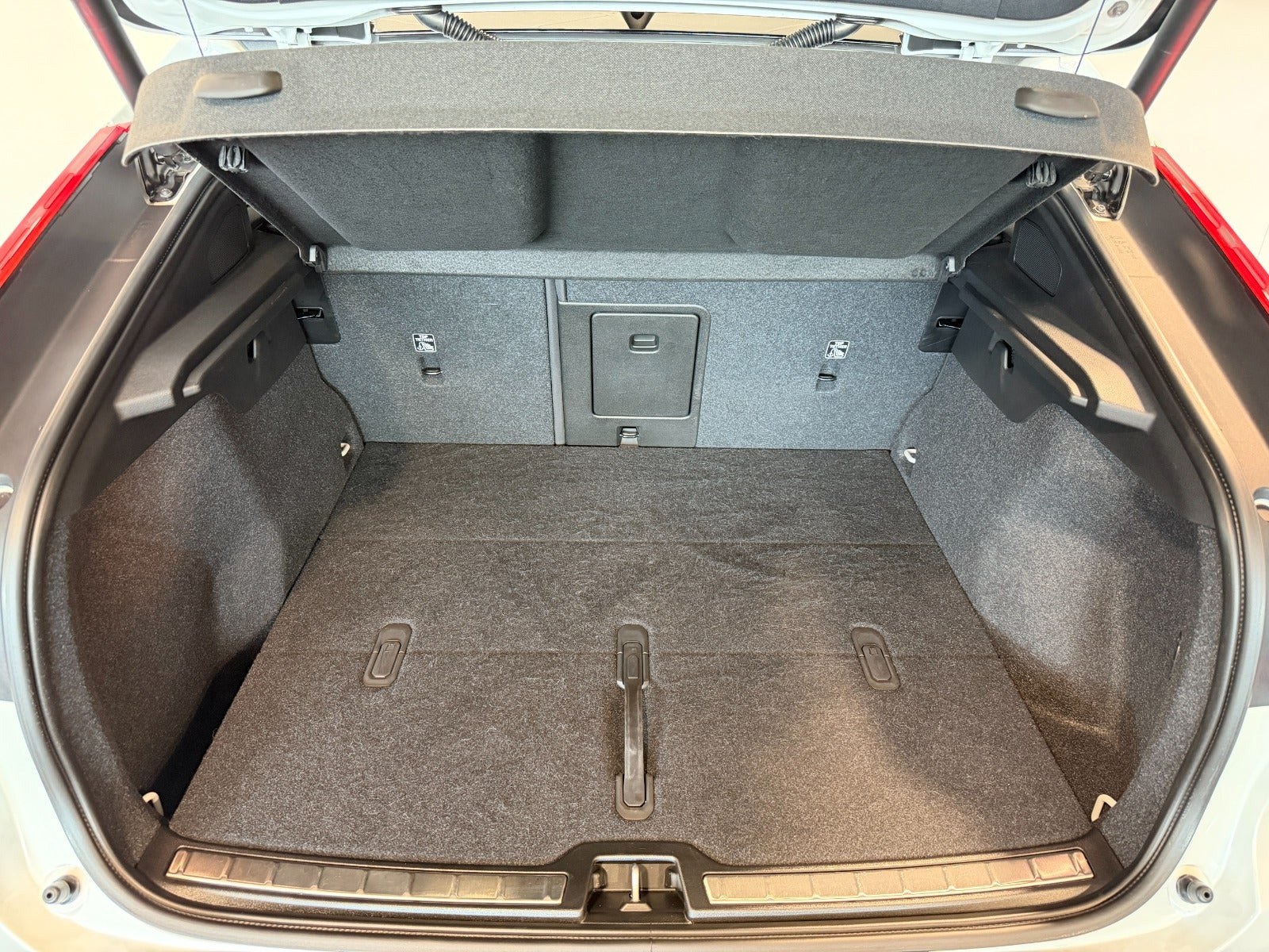 Hvid Volvo C40 fra 2024
