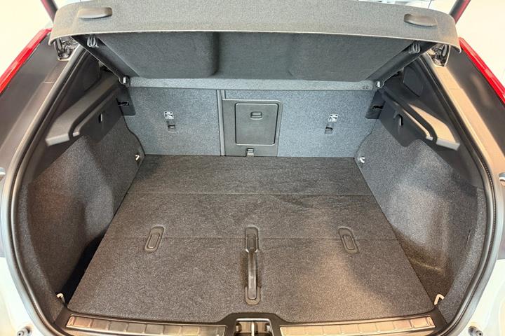 Hvid Volvo C40 fra 2024