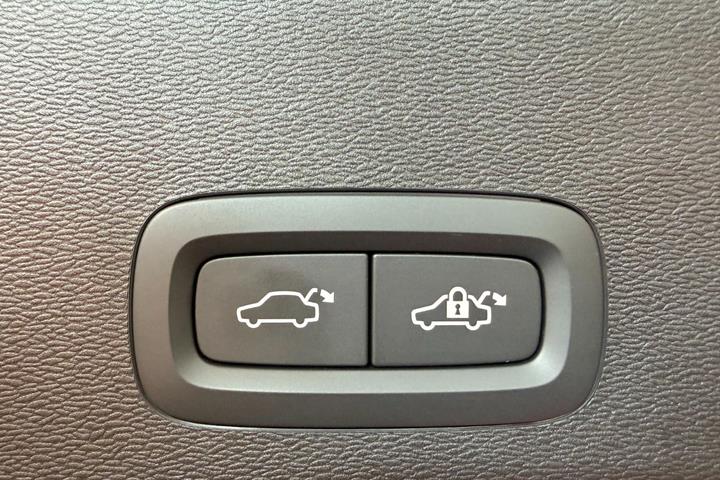 Hvid Volvo C40 fra 2024