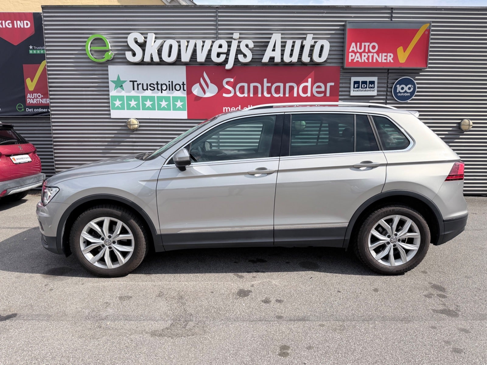 Grå VW Tiguan fra 2018