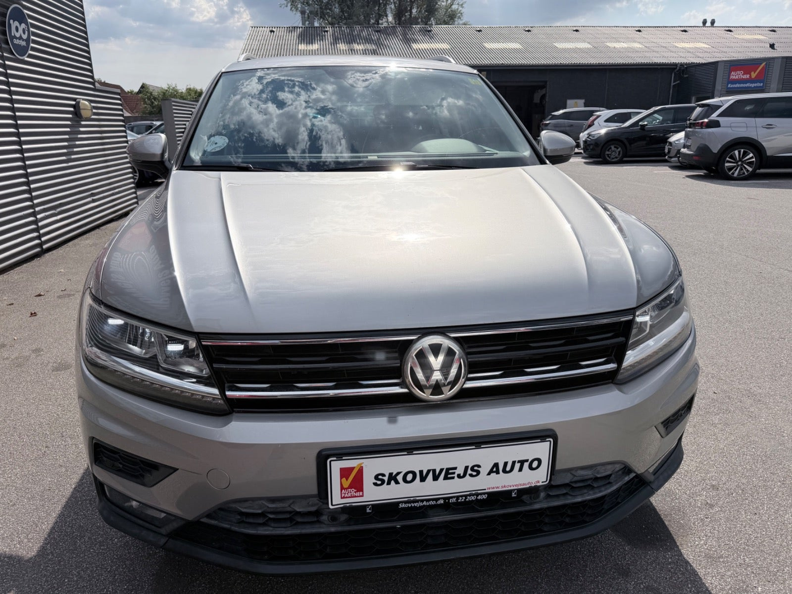 Grå VW Tiguan fra 2018
