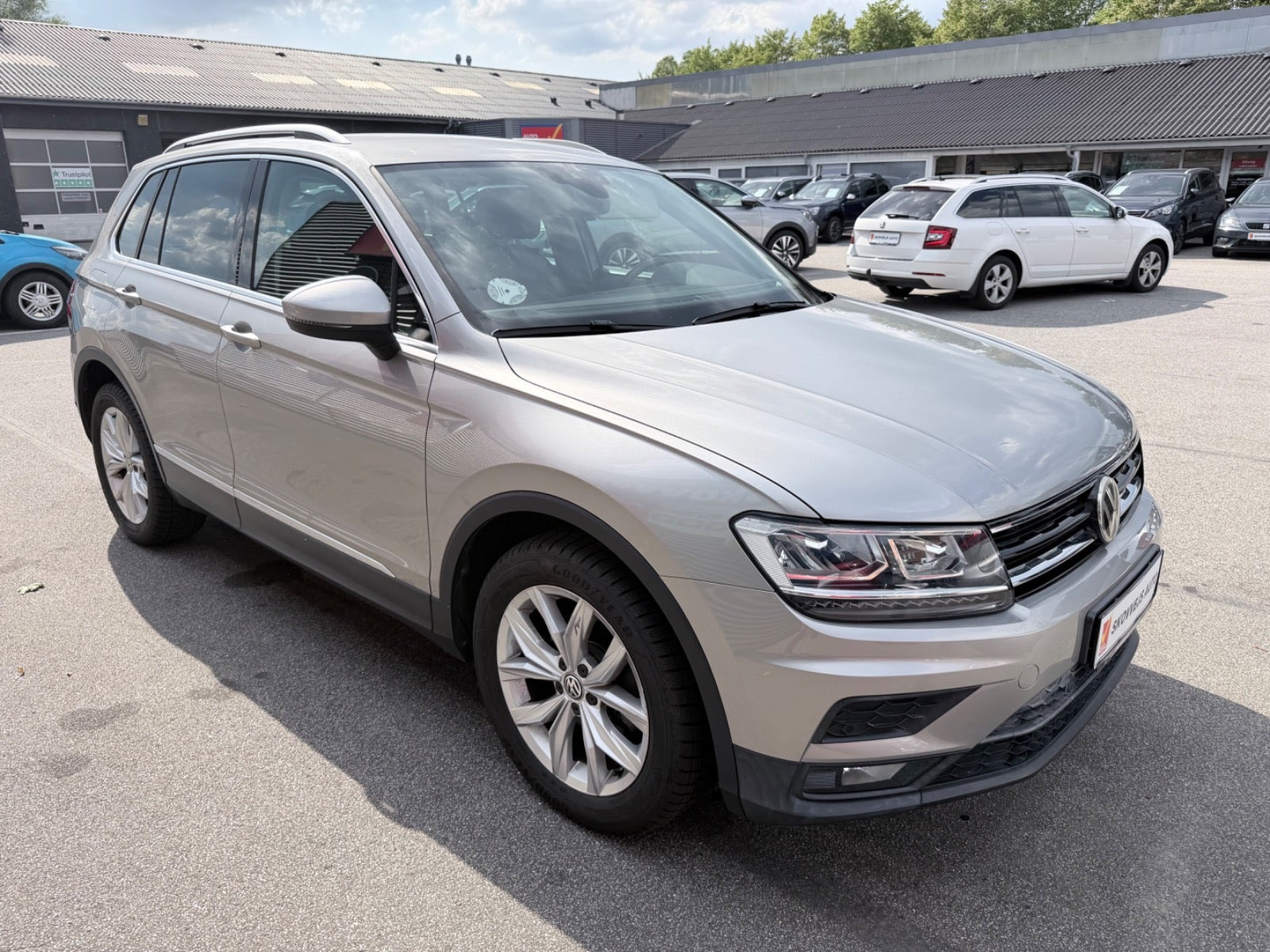 Grå VW Tiguan fra 2018