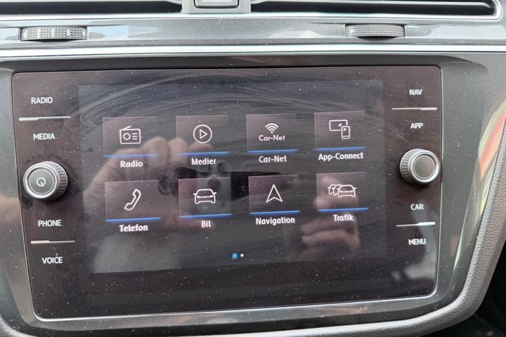 Grå VW Tiguan fra 2018