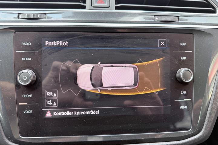 Grå VW Tiguan fra 2018