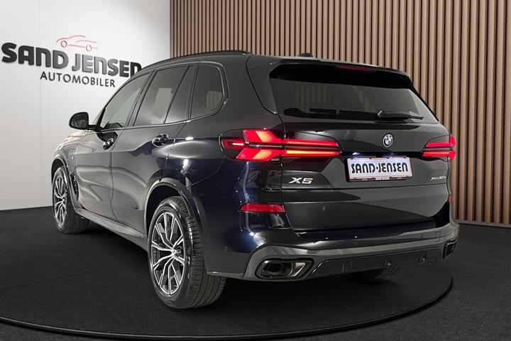 Sort BMW X5 fra 2025