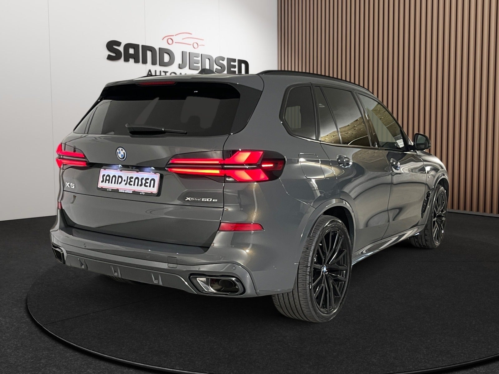 Grå BMW X5 fra 2025