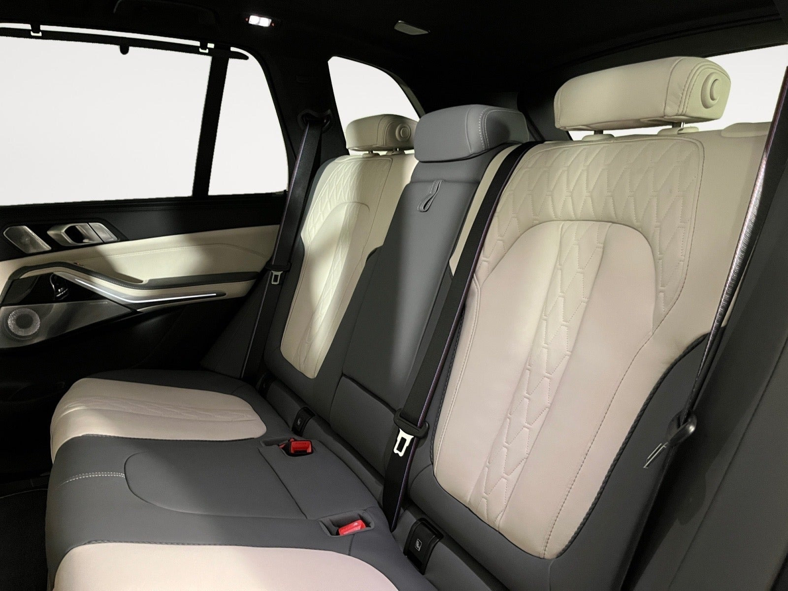Grå BMW X5 fra 2025