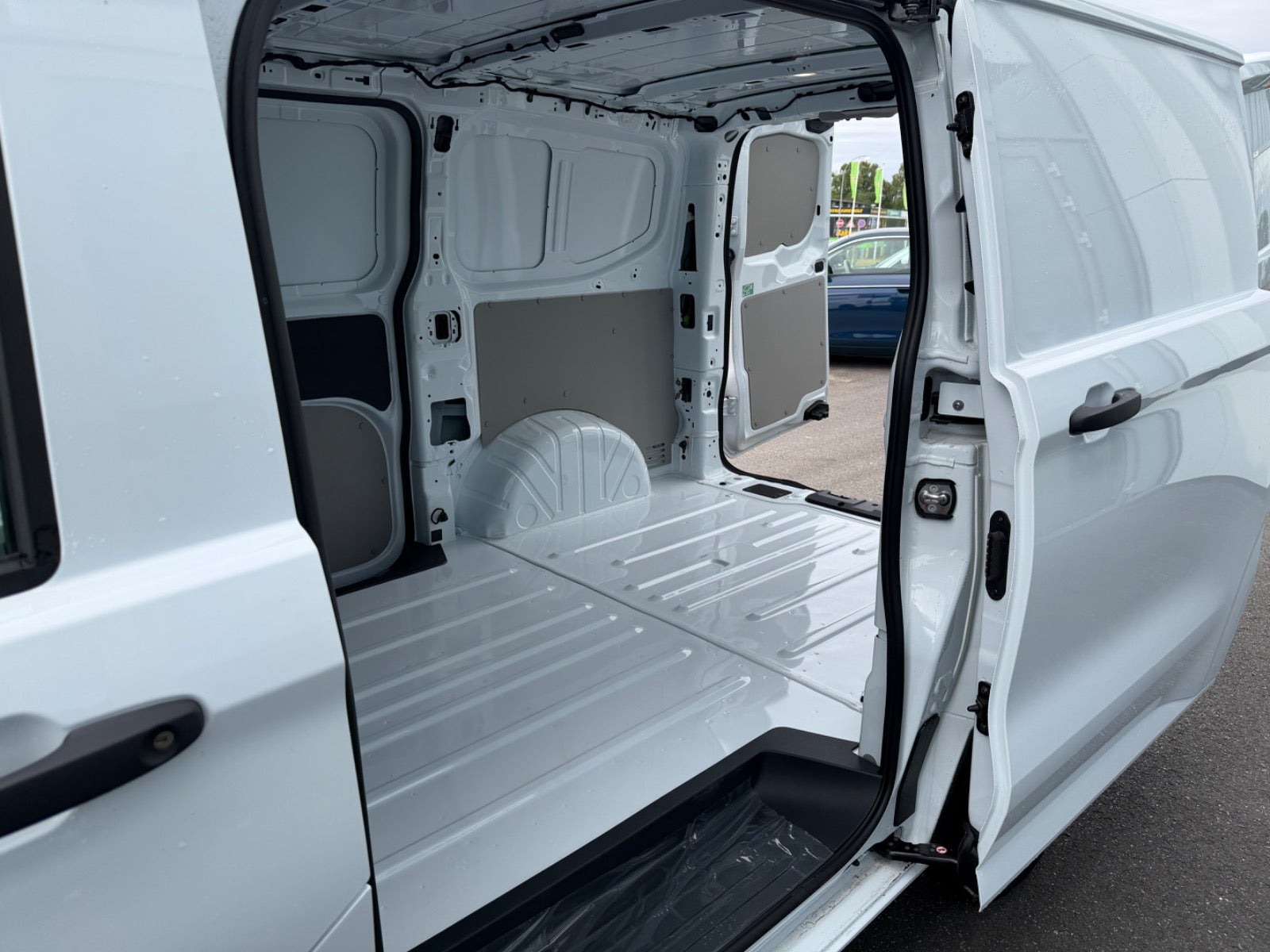 Gul VW Transporter fra 2025