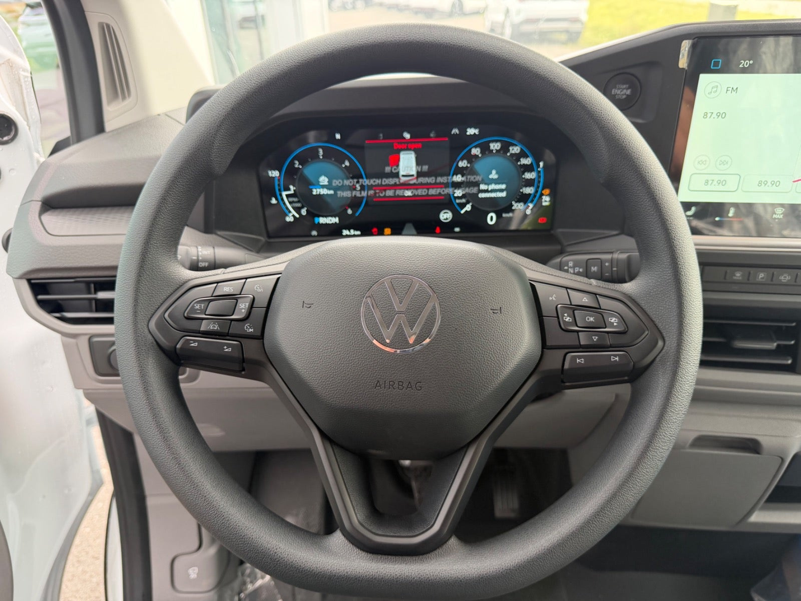 Gul VW Transporter fra 2025