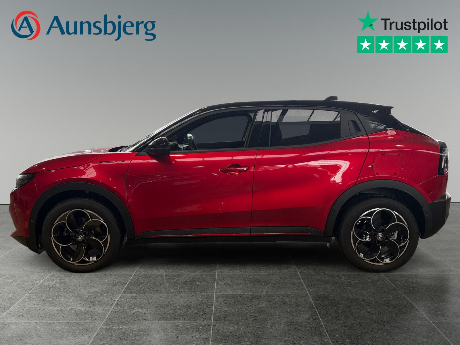 Rød Alfa Romeo Junior fra 2024