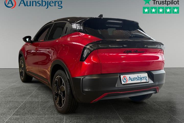 Rød Alfa Romeo Junior fra 2024
