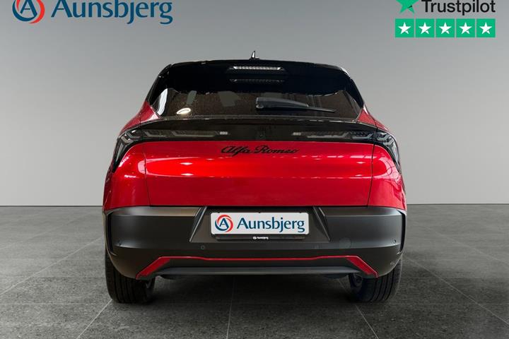 Rød Alfa Romeo Junior fra 2024