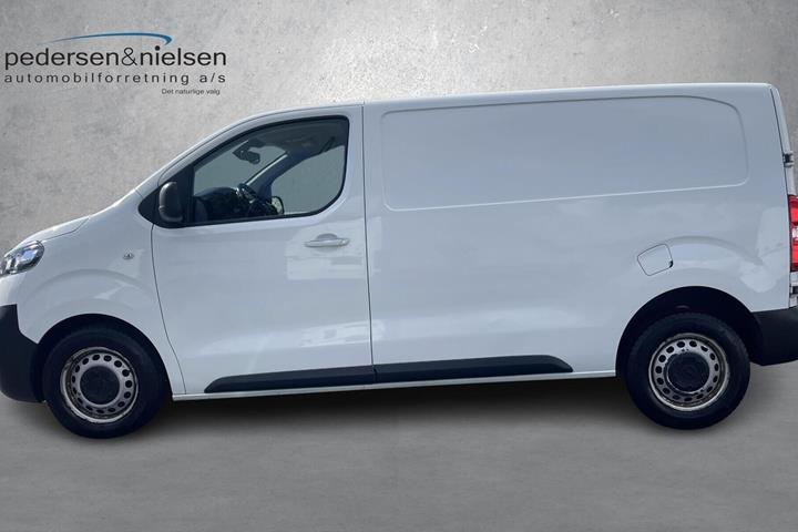 Hvid Opel Vivaro fra 2021