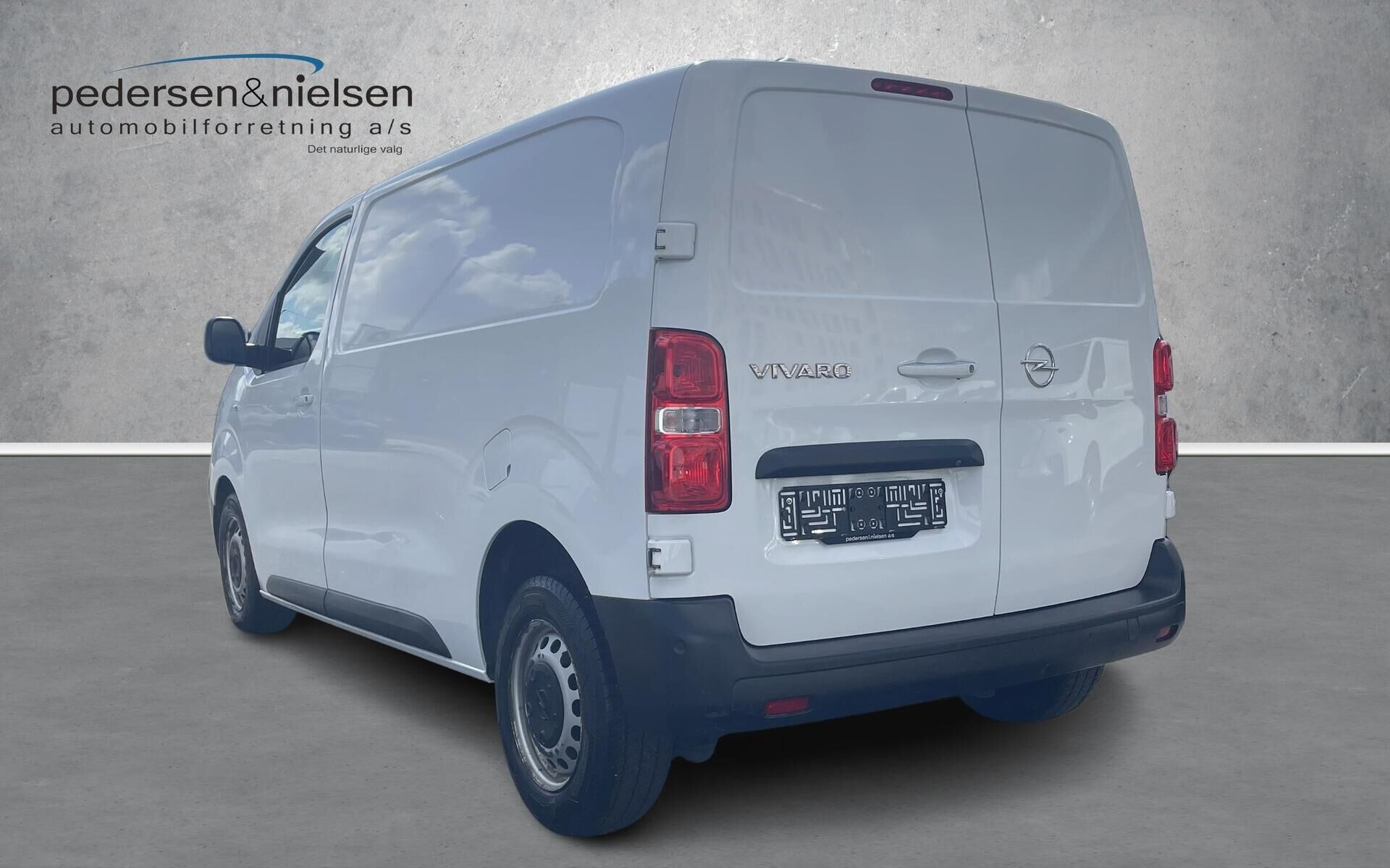 Hvid Opel Vivaro fra 2021